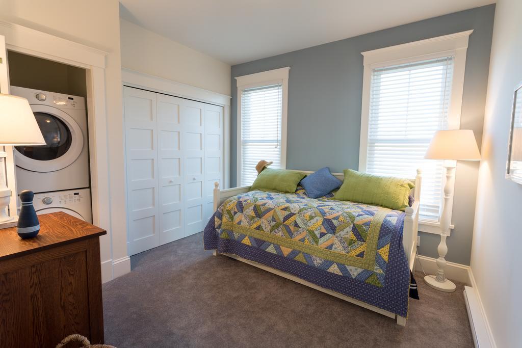 Sandbanks Summer Village Cottages Cherry Valley Bagian luar foto