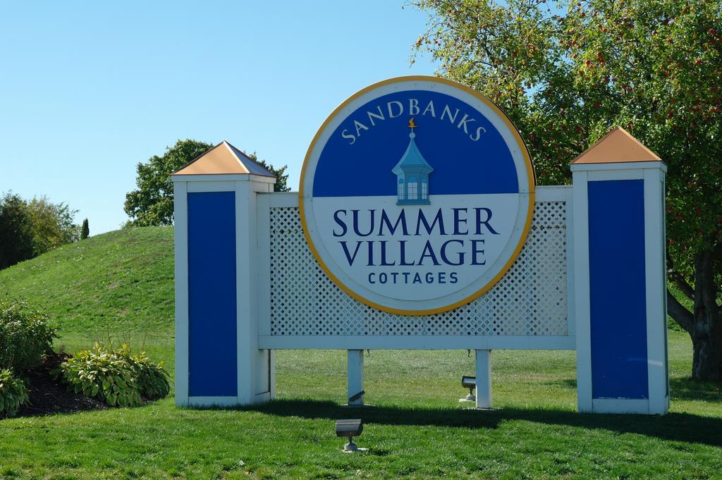 Sandbanks Summer Village Cottages Cherry Valley Bagian luar foto